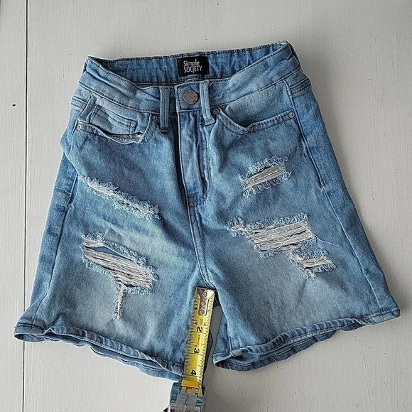 Simple society Distressed Jeans shorts size 0/24 - Picture 3 of 6